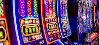 Table games including baccarat and roulette in the 7games casino lobby